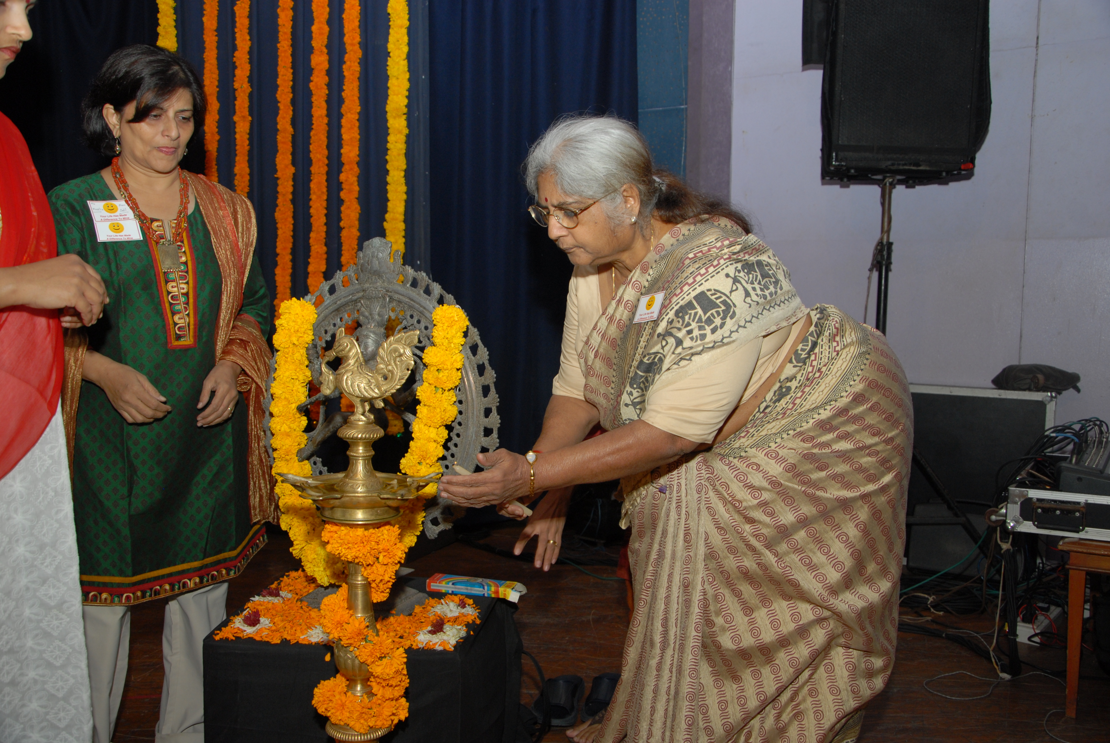 Dr. Shah lights the inaugural lamp