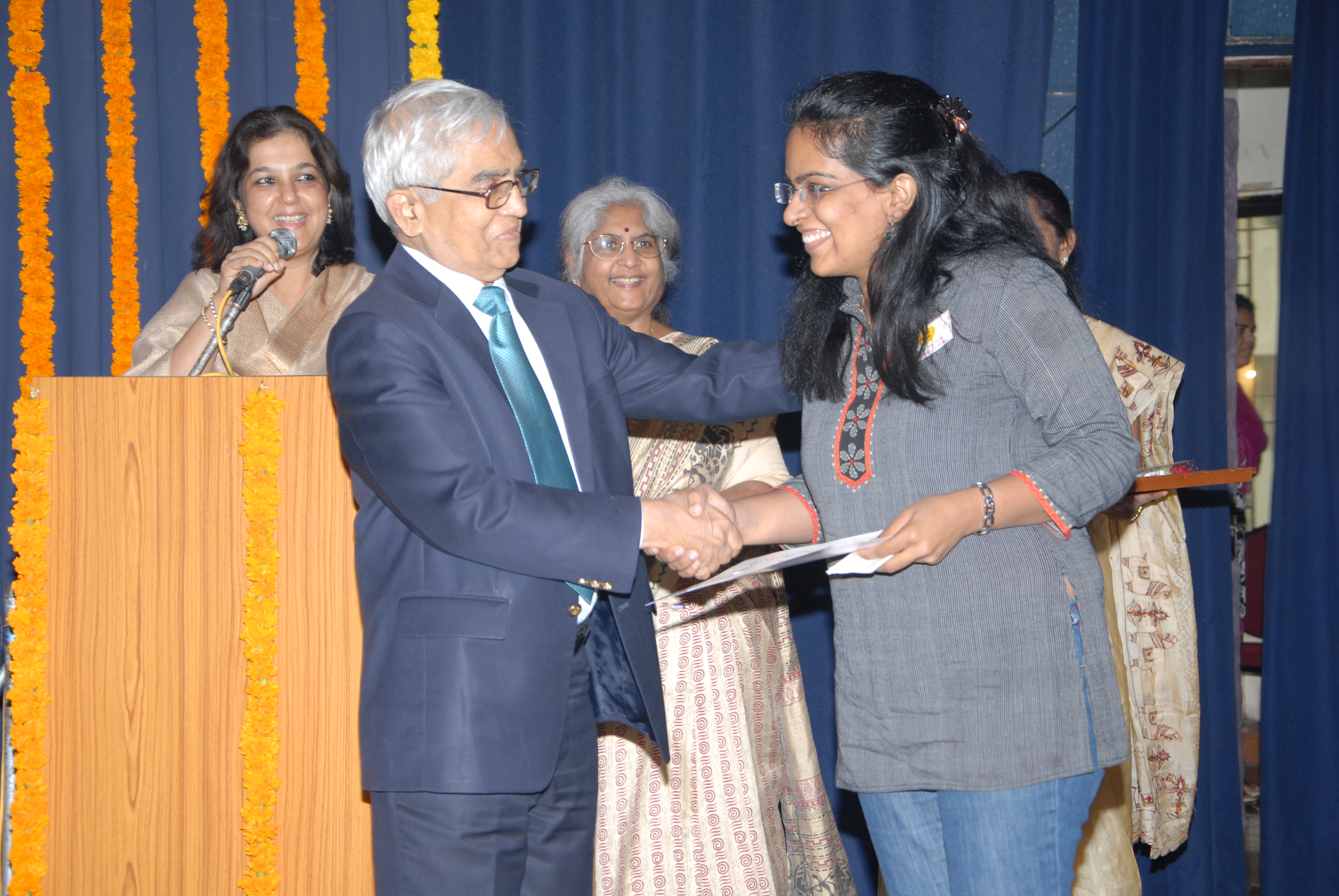 Shenaz Haveliwala wins the  Living Courageously With Epilepsy Award