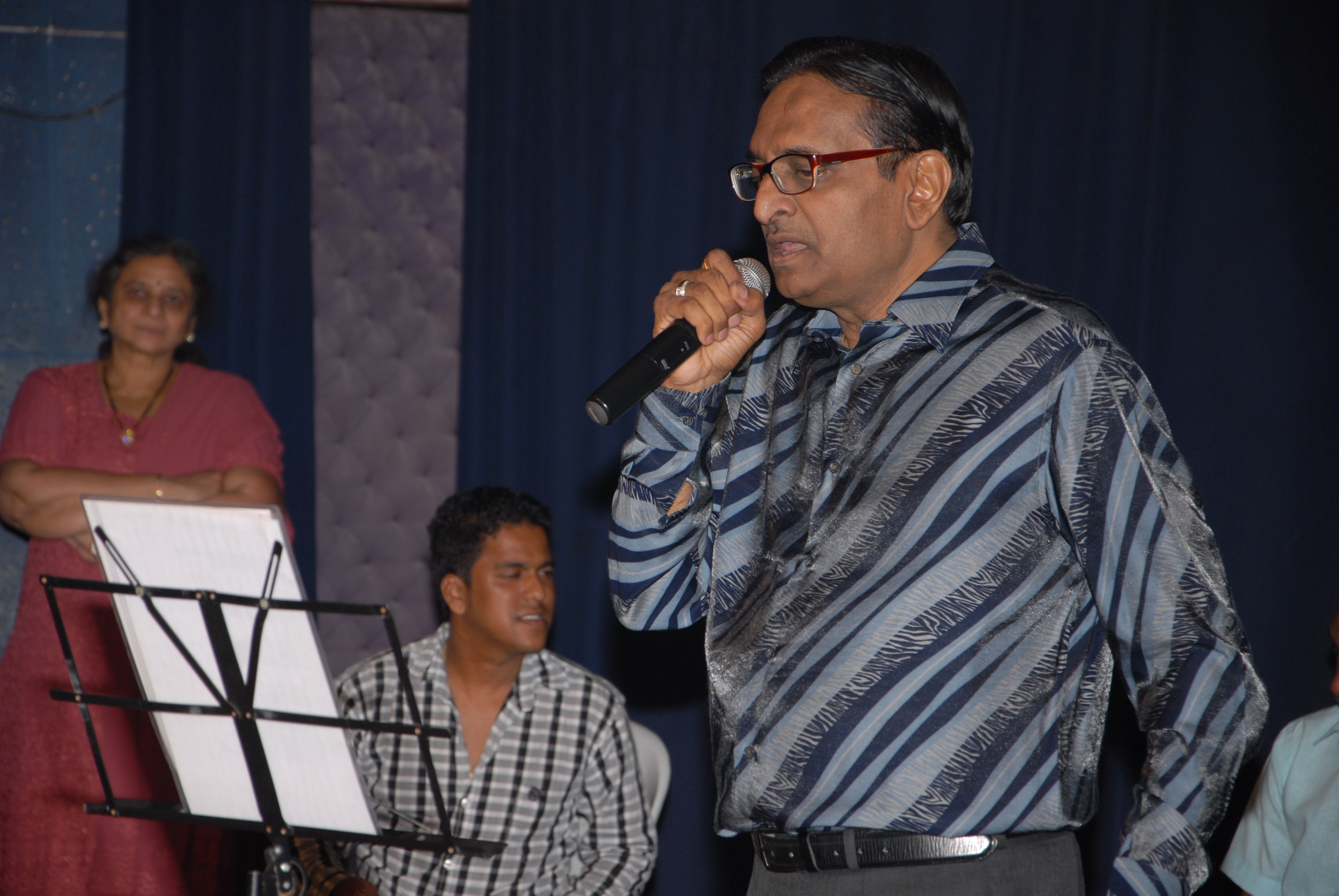 Ashokbhai Parekh entertains the audience